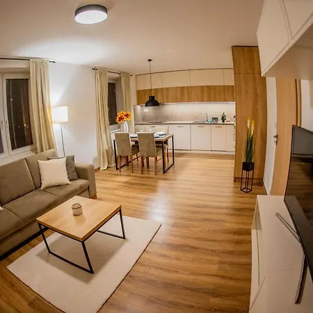 Old Town Center 1 - Private Parking Included דירה *