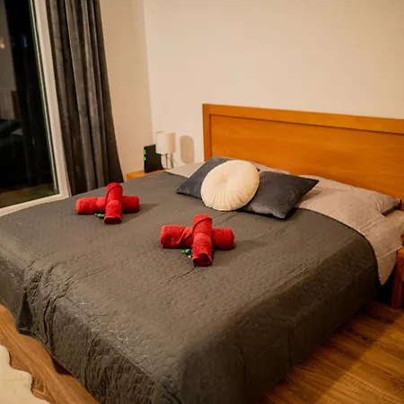 Old Town Center 1 - Private Parking Included קושיצה