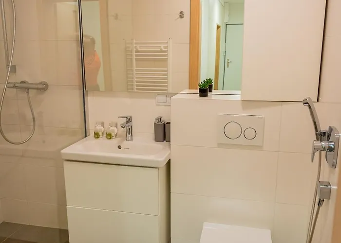 Old Town Center 1 - Private Parking Included Apartment