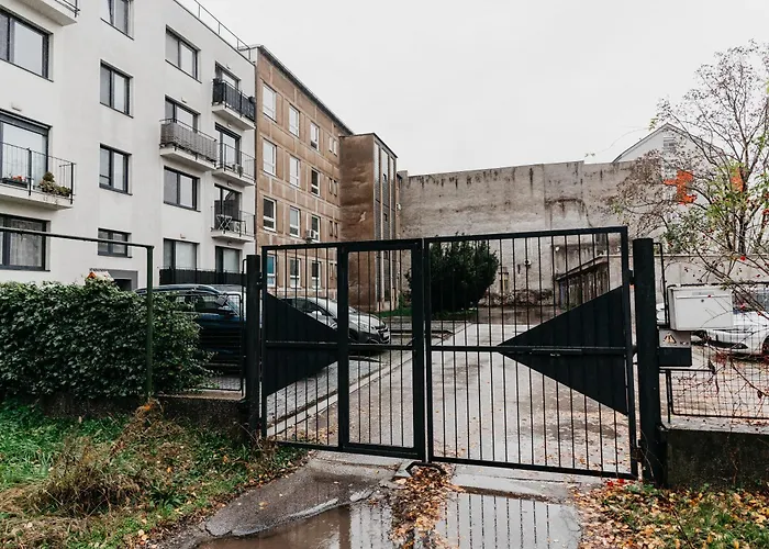 Old Town Center 1 - Private Parking Included Apartment